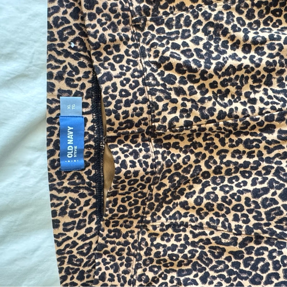 Old Navy Women's Stevie Suede Leopard Leggings - Picture 4 of 8